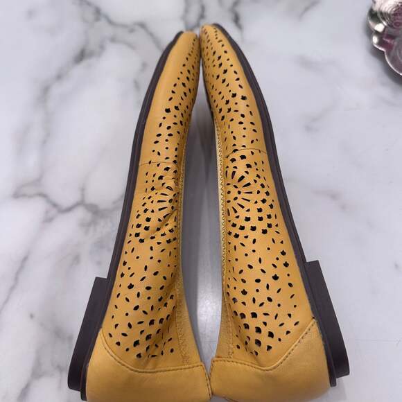 Vionic - Picture 6 of 7